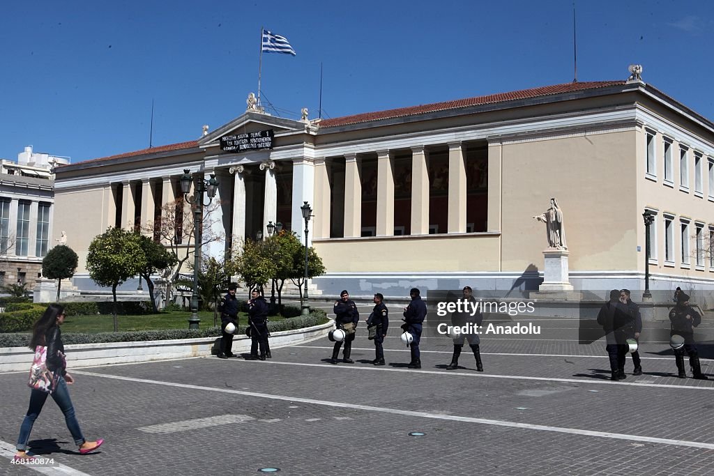 'Anarchists' occupy rectory of University of Athens