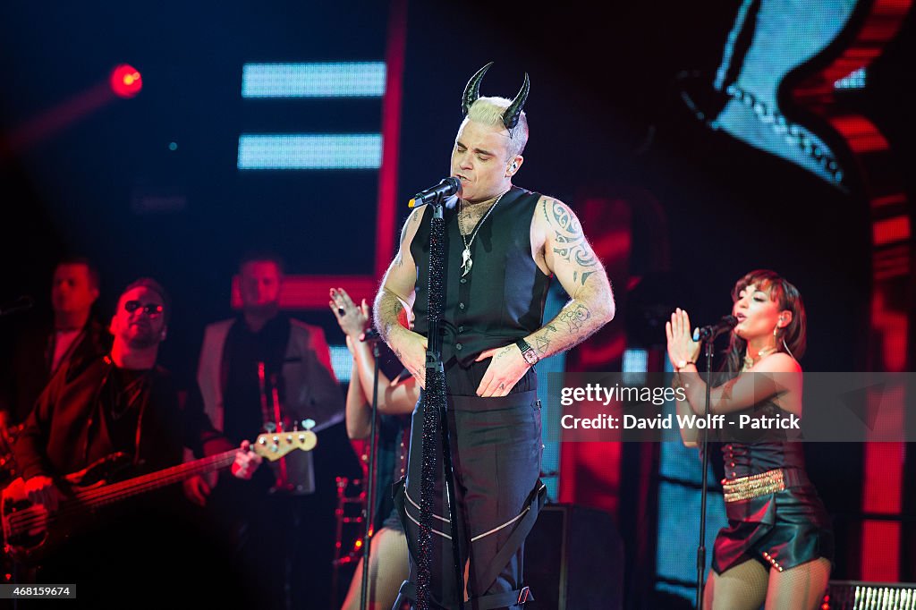 Robbie Williams Performs At The Zenith