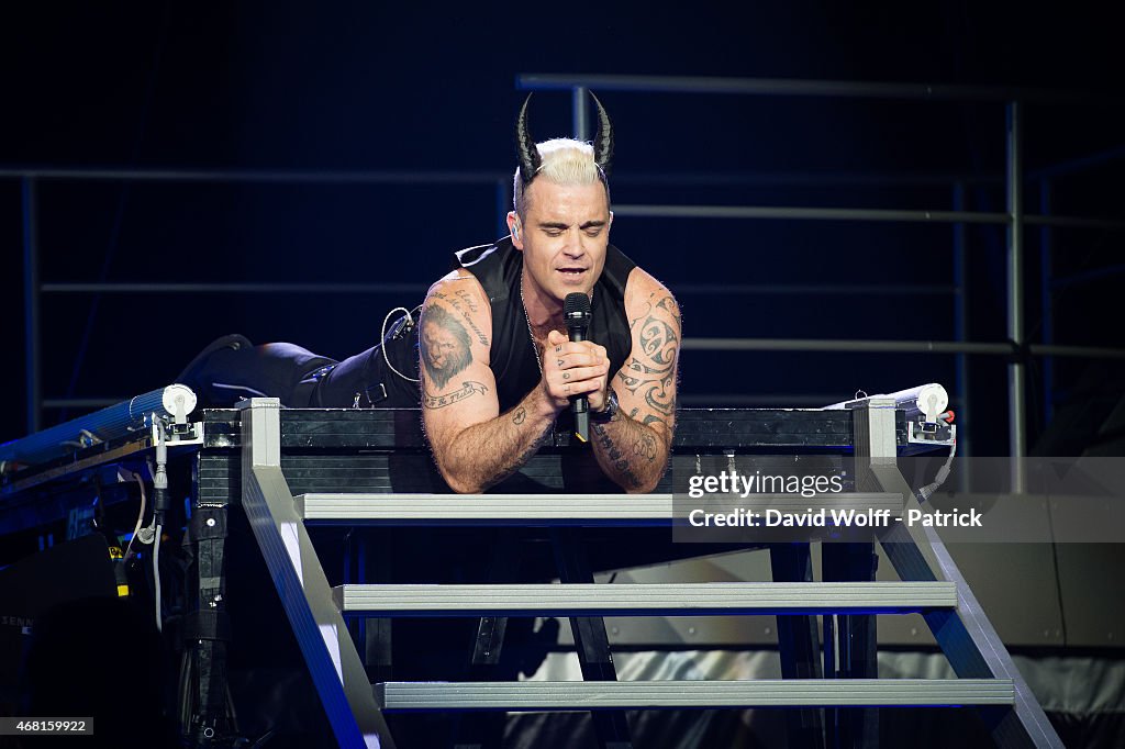 Robbie Williams Performs At The Zenith