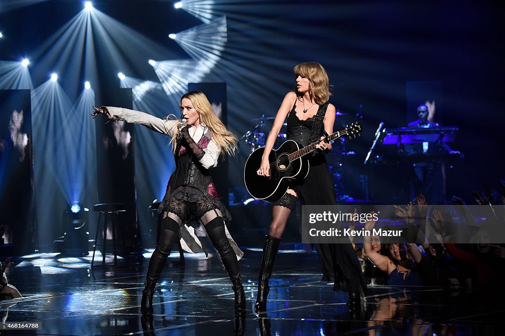 2015 iHeartRadio Music Awards On NBC - Show