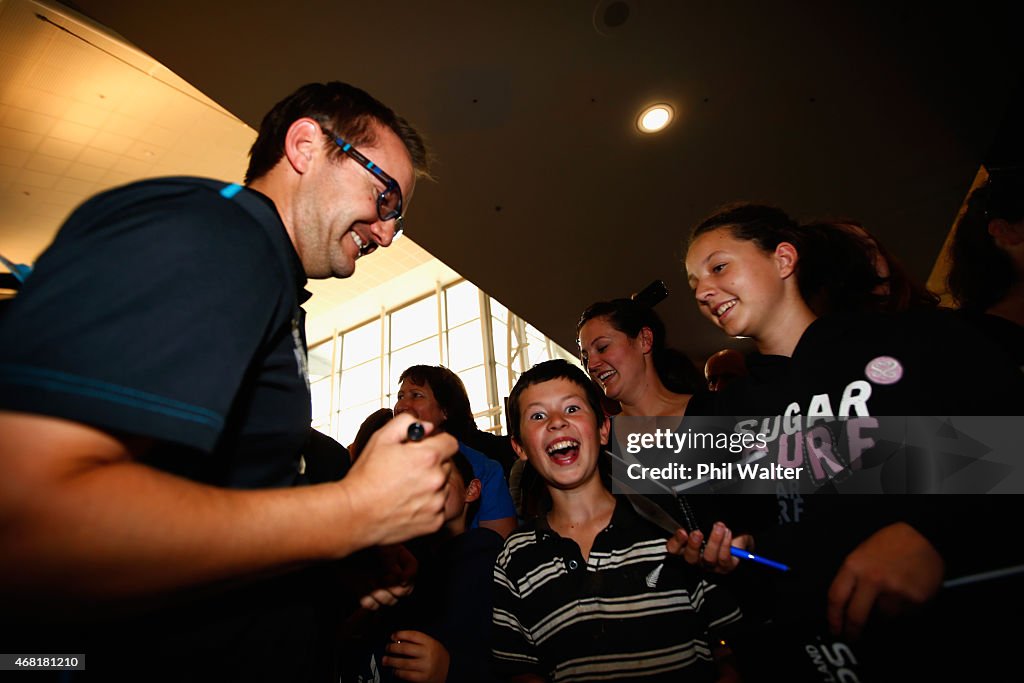 New Zealand Cricket World Cup Squad Arrives In Auckland