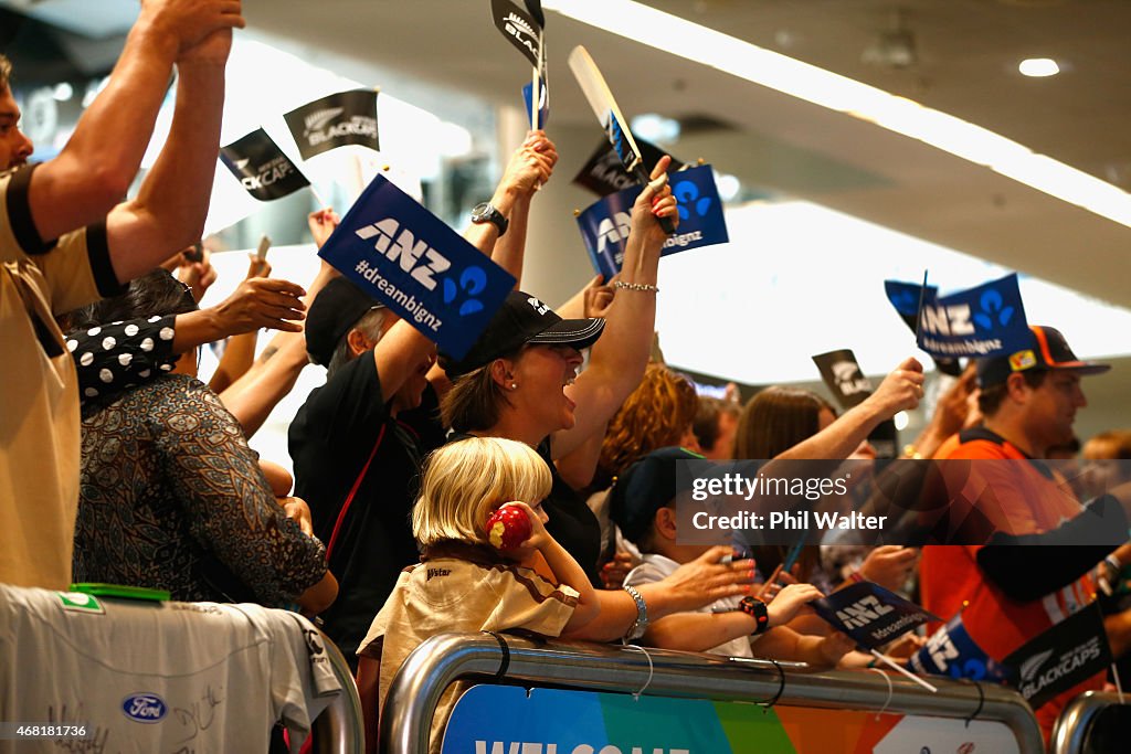 New Zealand Cricket World Cup Squad Arrives In Auckland