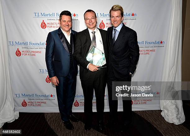 Dr. Jeffrey Balser accepts his Medical Research Advancement Award along with Rascal Flatts' Jay DeMarcus and Joe Don Rooney at the T.J. Martell...