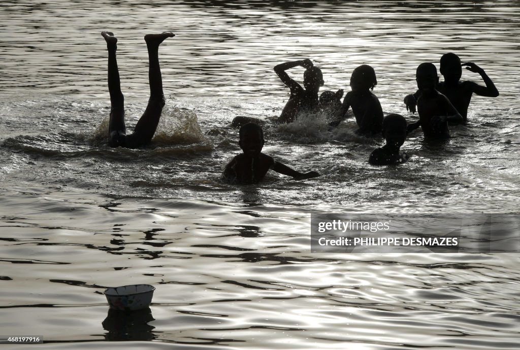 TOPSHOT-CHAD-NIGERIA-UNREST-LAKE