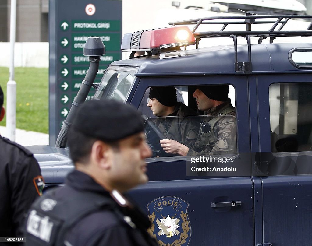 Prosecutor of Berkin Elvan case held hostage in Istanbul courthouse