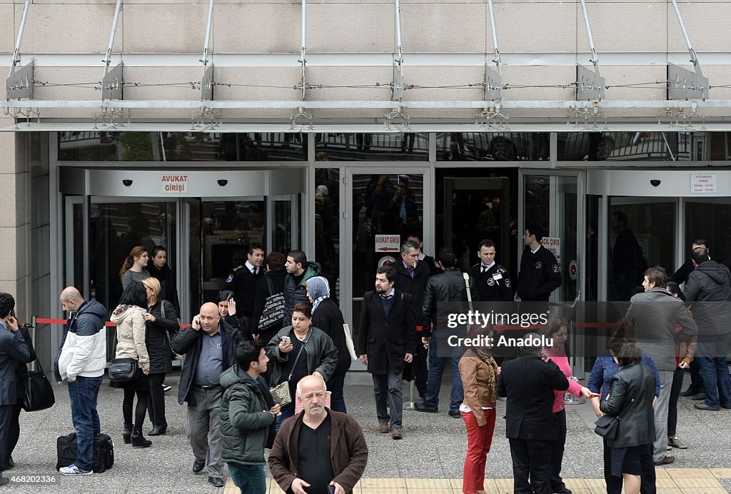 Public prosecutor taken hostage at Istanbul courthouse