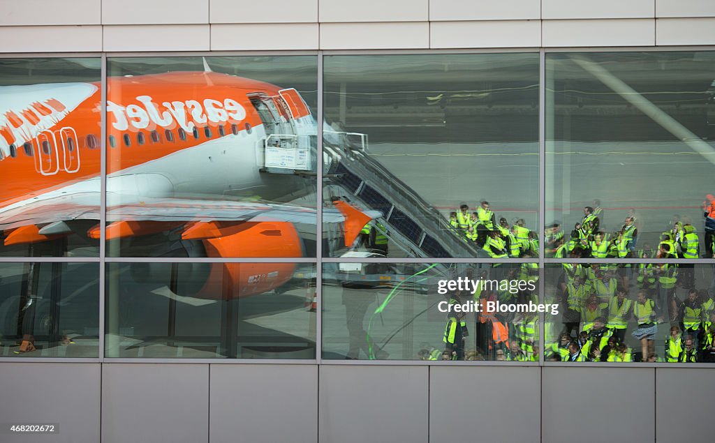 EasyJet Plc Extends Discount Carrier's Reach Into Europe With New Amsterdam Base