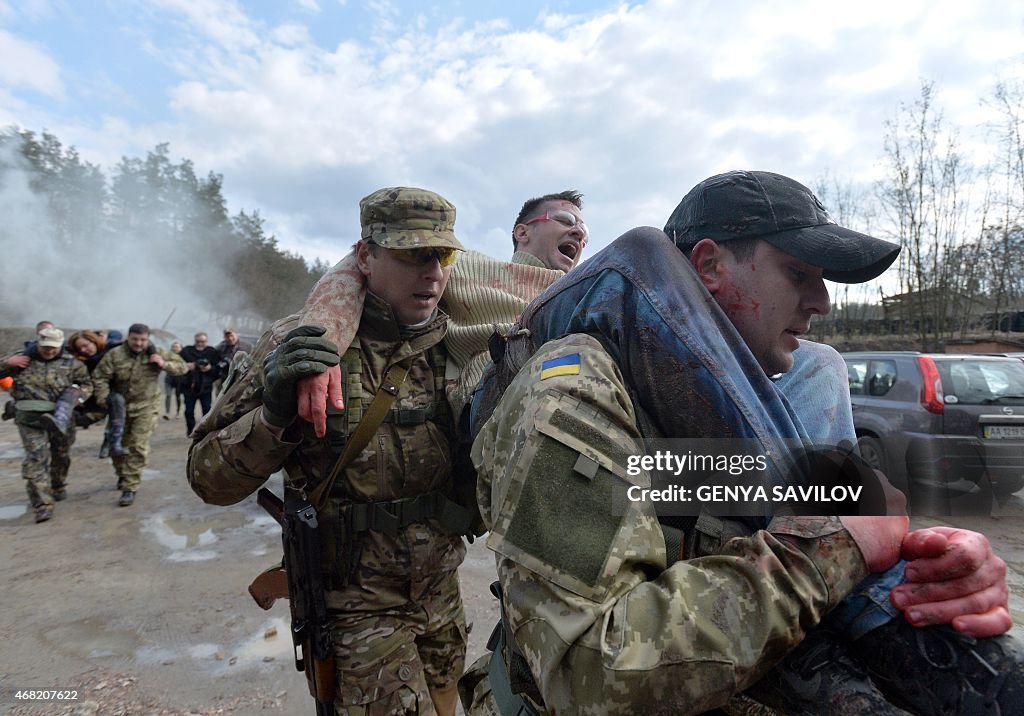 UKRAINE-CRISIS-TRAINING