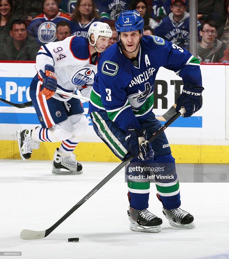 Edmonton Oilers v Vancouver Canucks