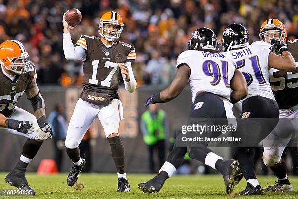 Quarterback Jason Campbell of the Cleveland Browns looks for a pass while under pressure from outside linebacker Courtney Upshaw and inside...