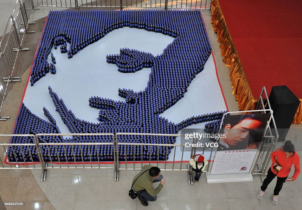 Leslie Cheung's Portrait Made By 4,100 Pepsi Bottles In Luoyang