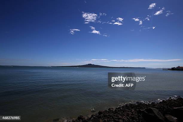 General view shows Rangitoto Island , seen from the shoreline of Auckland, New Zealand on February 10, 2014. AFP PHOTO / Michael Bradley