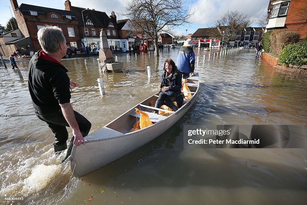 River Thames Floods West Of London Threatening Thousands Of Homes