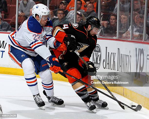 Nate Thompson of the Anaheim Ducks battles for the puck against Keith Aulie of the Edmonton Oilers on April 1, 2015 at Honda Center in Anaheim,...