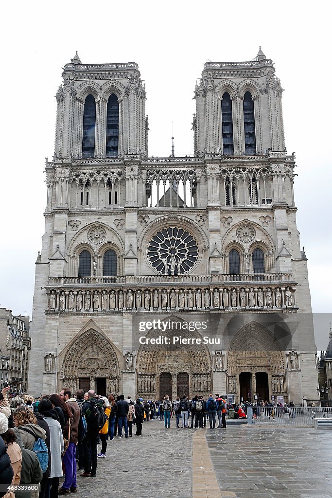 Grevin Wax Museum Unveils Pope Francis Waxwork At Notre Dame In Paris