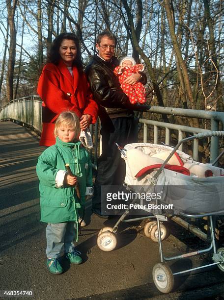 "Gernot Endemann, Ehefrau Jocelyne Boisseau, Tochter Marine Endemann und Tochter Alicia Endemann am in Hamburg, Deutschland. "
