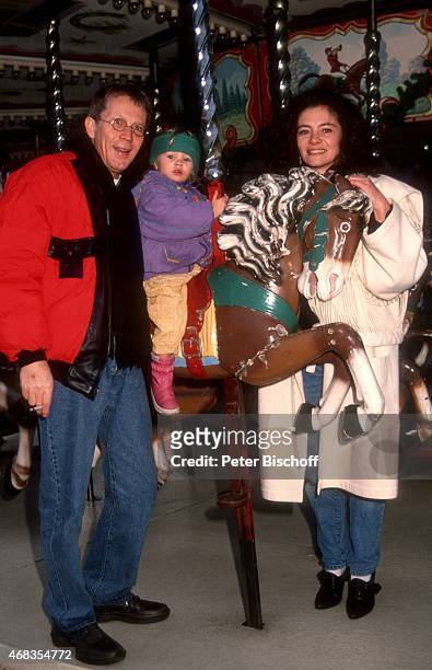 "Gernot Endemann, Ehefrau Jocelyne Boisseau, Tochter Alicia Endemann am in Paris, Frankreich. "