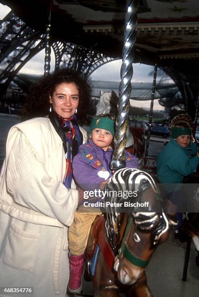"Jocelyne Boisseau, Tochter Alicia Endemann am in Paris, Frankreich. "