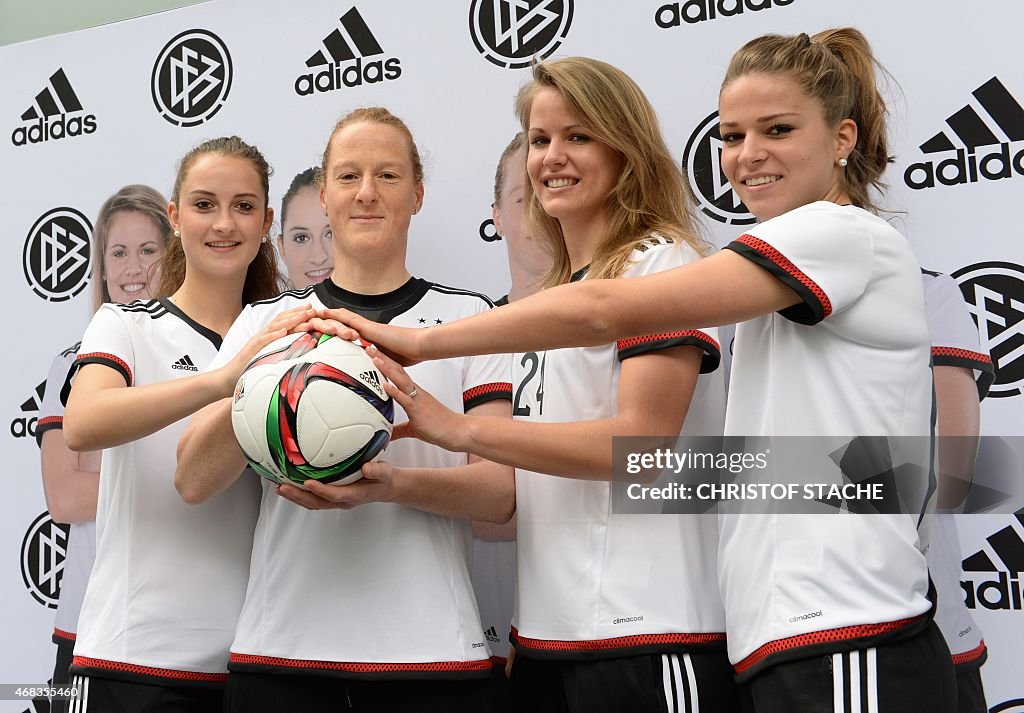 FBL-CANADA-WC2015-WOMEN-GER-WOMEN-JERSEY