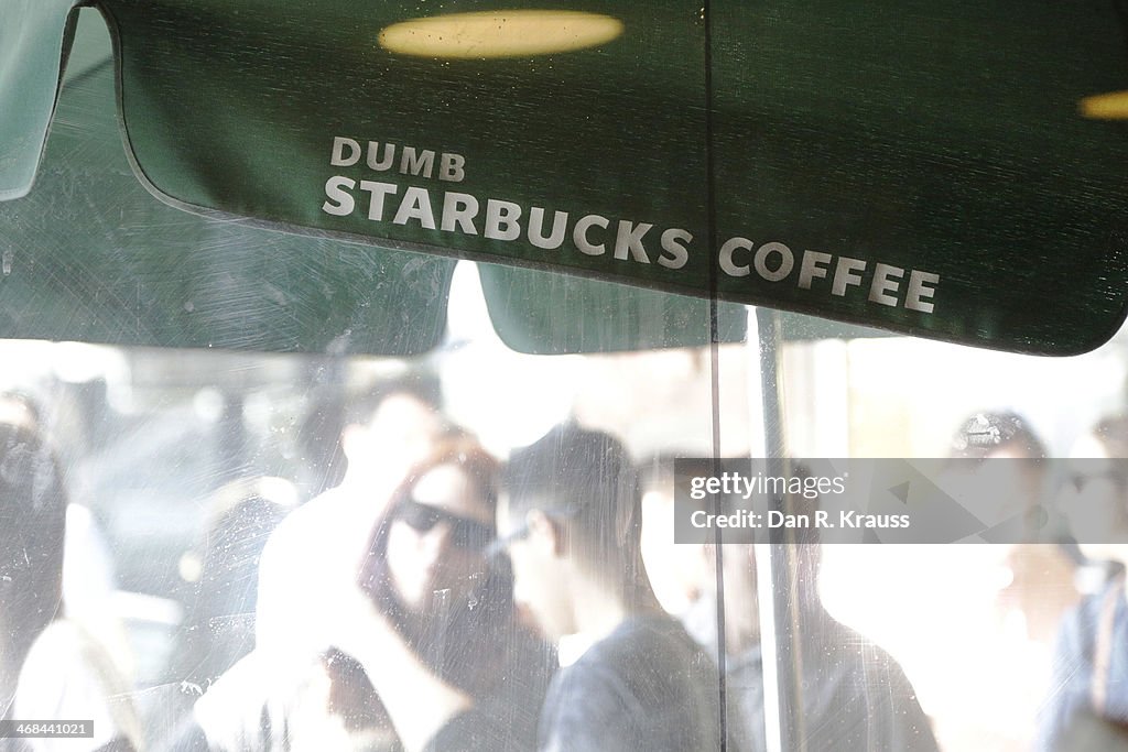 Mysterious "Dumb Starbucks" Coffee Shop Parodies Famed Seattle Chain