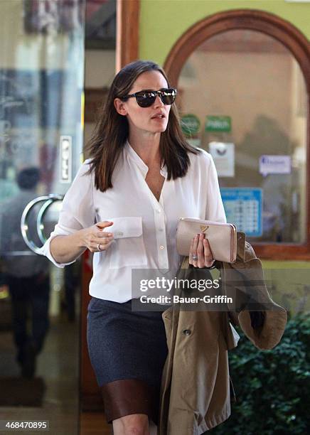 Jennifer Garner is seen leaving a restaurant on December 07, 2012 in Los Angeles, California.