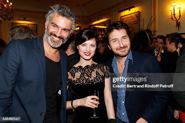Actor Francois Vincentelli with his companion Alice and actor Edouard Baer attend 'La Porte a Cote' : Theater Play premiere. Held at Theatre Edouard...