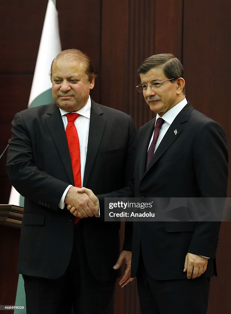 Ahmet Davutoglu - Nawaz Sharif joint press conference in Ankara