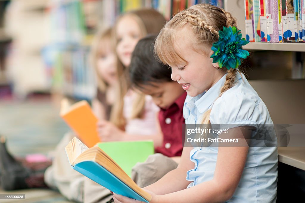 Children In Library High-Res Stock Photo - Getty Images