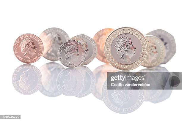 set of 2015 british coins - revised queen's head - tvåpencemynt bildbanksfoton och bilder