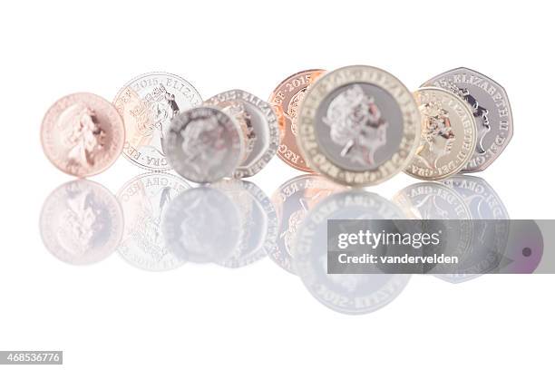 set of 2015 british coins - revised queen's head - tvåpencemynt bildbanksfoton och bilder