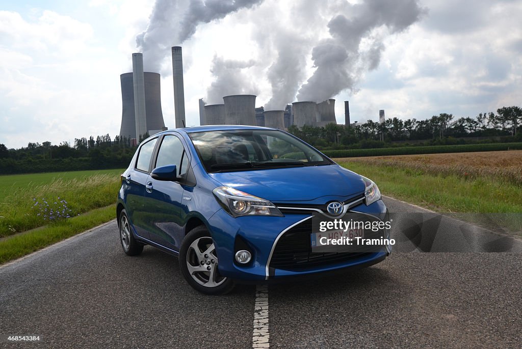 Toyota Yaris híbrido en la ruta