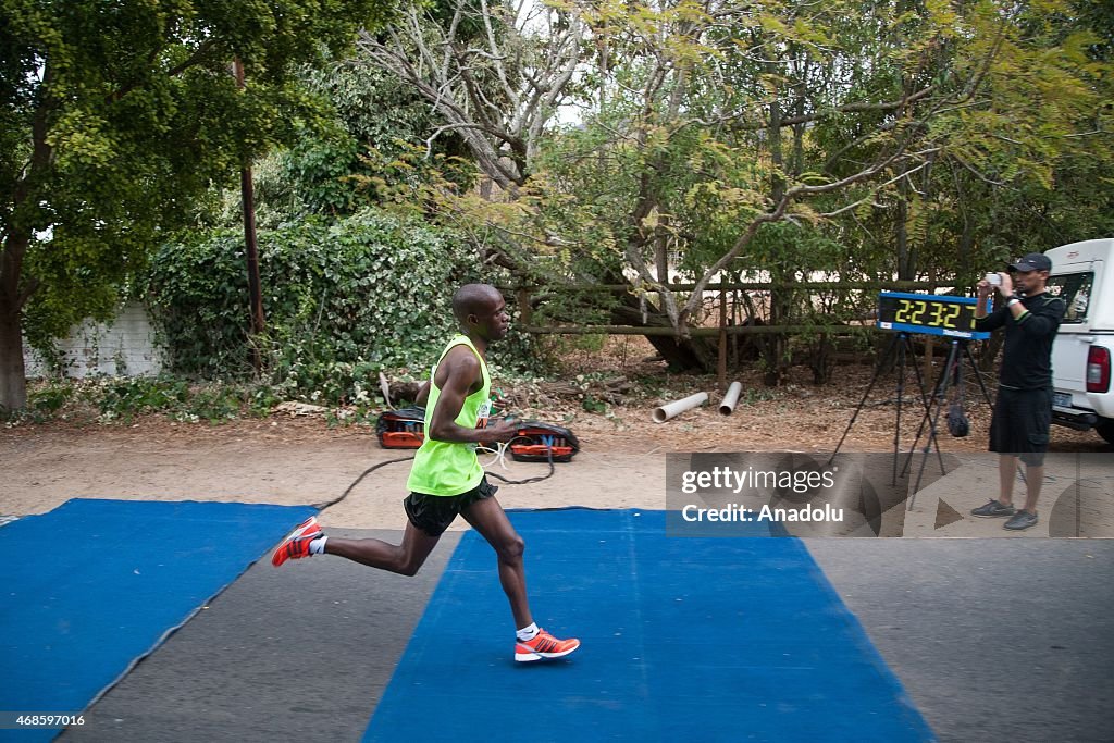 2015 Old Mutual 'Two Oceans' Marathon in Cape Town