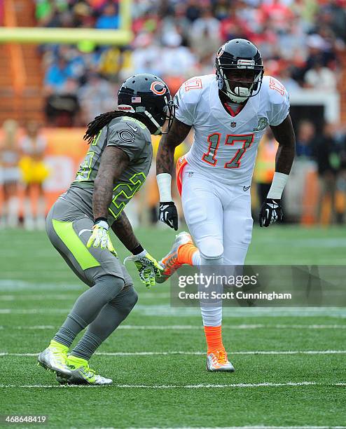 Tim Jennings of the Chicago Bears and Team Sanders defends against Alshon Jeffery of the Chicago Bears and Team Rice during the 2014 Pro Bowl at...