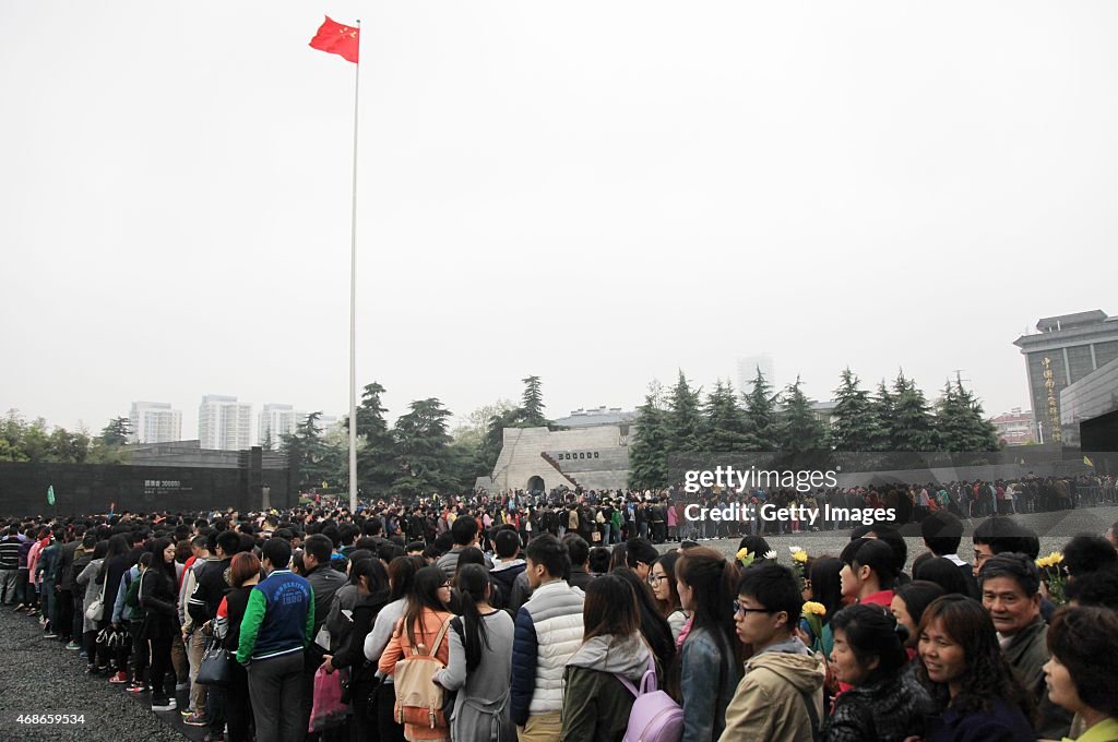 People Mourn The Victims Of The Nanjing Massacre On Qingming Festival