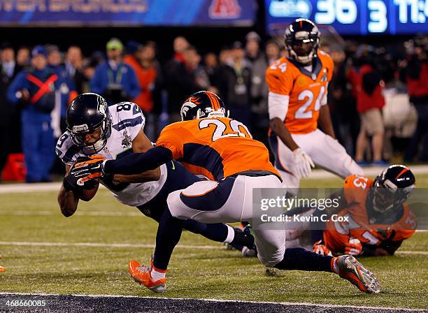 Wide receiver Doug Baldwin of the Seattle Seahawks scores a fourth quarter touchdown against the defense of free safety Mike Adams and outside...