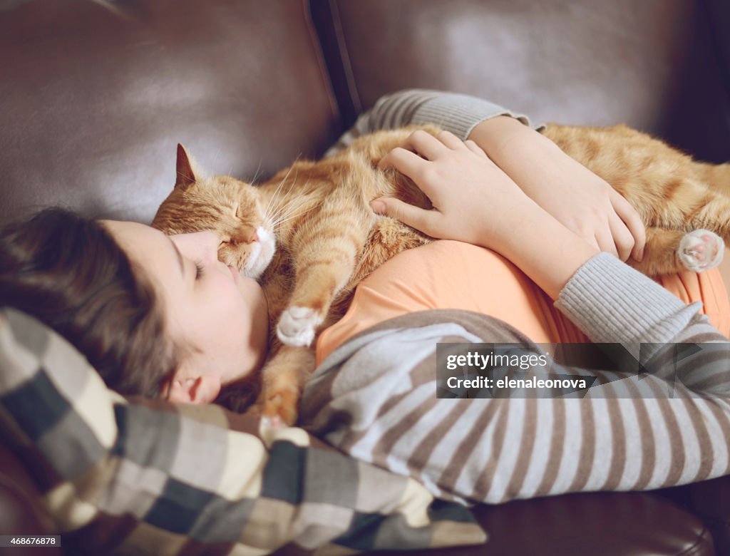 Girl teenager in the room with the cat