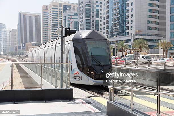 die dubai tram in dubai, vereinigte arabische emirate - dubai tram stock-fotos und bilder