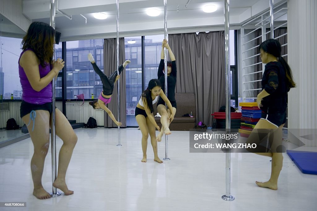 CHINA-LIFESTYLE-POLE DANCING