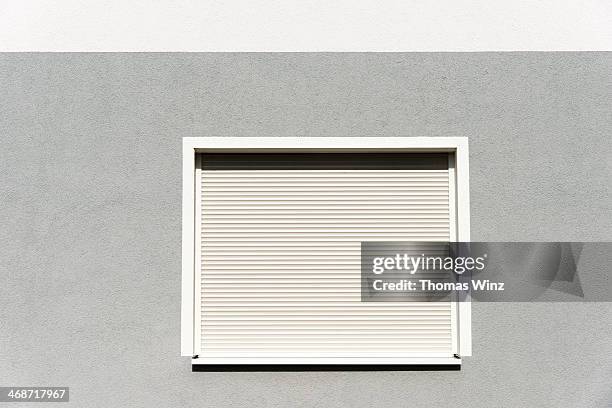 rolling shutters over a window - roller shutter 個照片及圖片檔