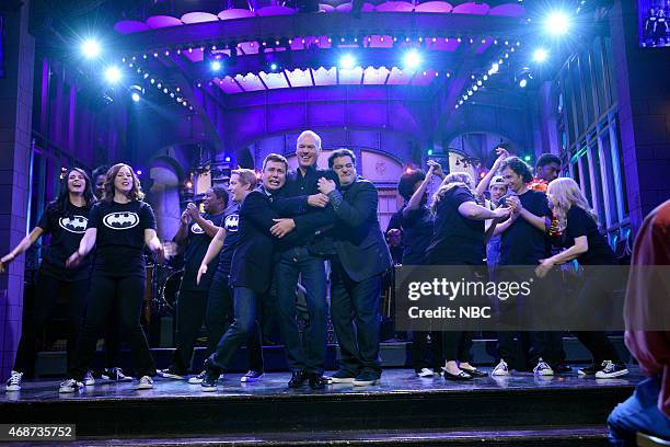 Michael Keaton" Episode 1679 -- Pictured: Cecily Strong, Vanessa Bayer, Kenan Thompson, Beck Bennett, Taran Killam, Michael Keaton, Bobby Moynihan,...