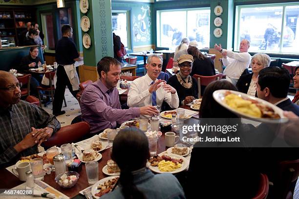 Chicago's mayor and candidate for re-election Rahm Emanuel eats breakfast at Ann Sather's with his campaign workers April 6, 2015 in Chicago,...