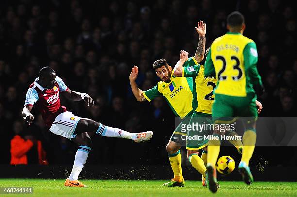 Mohamed Diame of West Ham United scores his sides second goal during the Barclays Premier League match between West Ham United and Norwich City at...