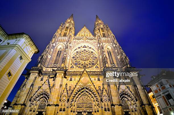 st. vitus cathedral in night - cathedral of st vitus stock pictures, royalty-free photos & images