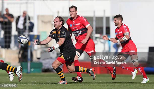 Andy Goode of Wasps passes the ball during the European Rugby Champions Cup quarter final match between RC Toulon and Wasps at the Felix Mayol...