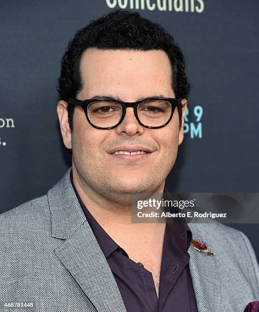 Actor Josh Gad attends the premiere of FX's "The Comedians" at The Broad Stage on April 6, 2015 in Santa Monica, California.