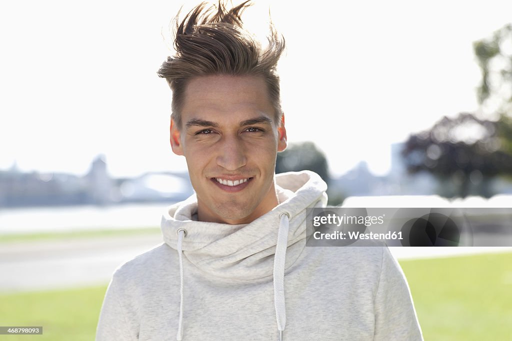 Germany, North Rhine Westphalia, Duesseldorf, Mid adult man jogging