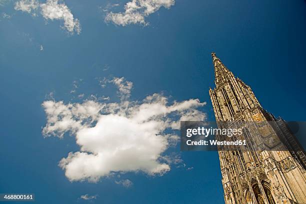 germany, baden-wuerttemberg, ulm, ulmer minster church and sky - ulm stockfoto's en -beelden