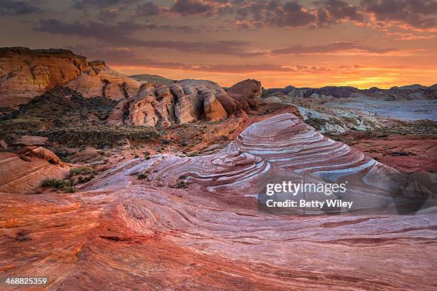 wave rock at sunset - las vegas sunset stock pictures, royalty-free photos & images