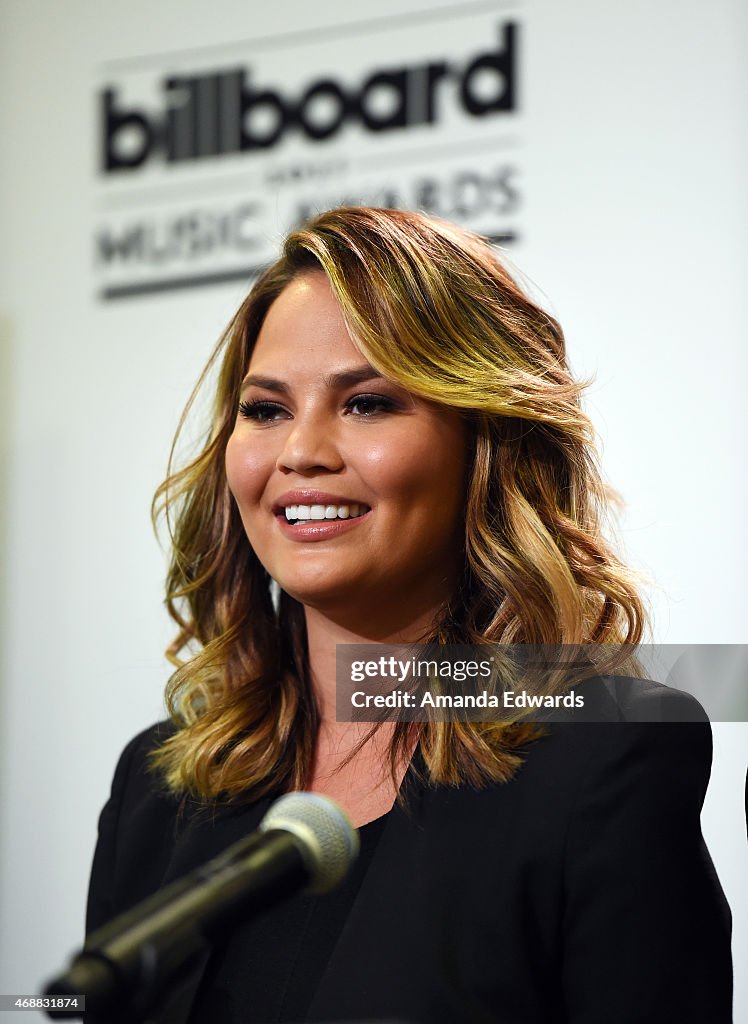 Chrissy Teigen And Jussie Smollett Announce 2015 Billboard Music Awards Finalists