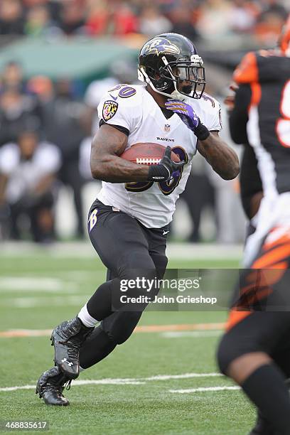 Bernard Pierce of the Baltimore Ravens runs the football upfield during the game against the Cincinnati Bengals at Paul Brown Stadium on December 29,...